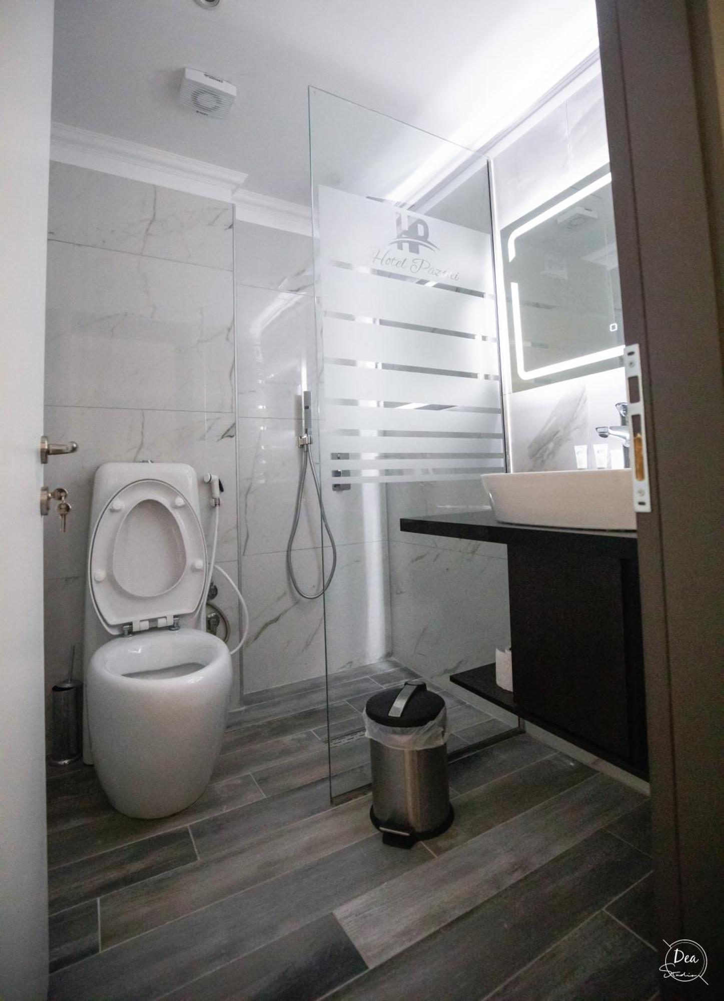 Suite Terrace Rooms & Apartments Korce Esterno foto