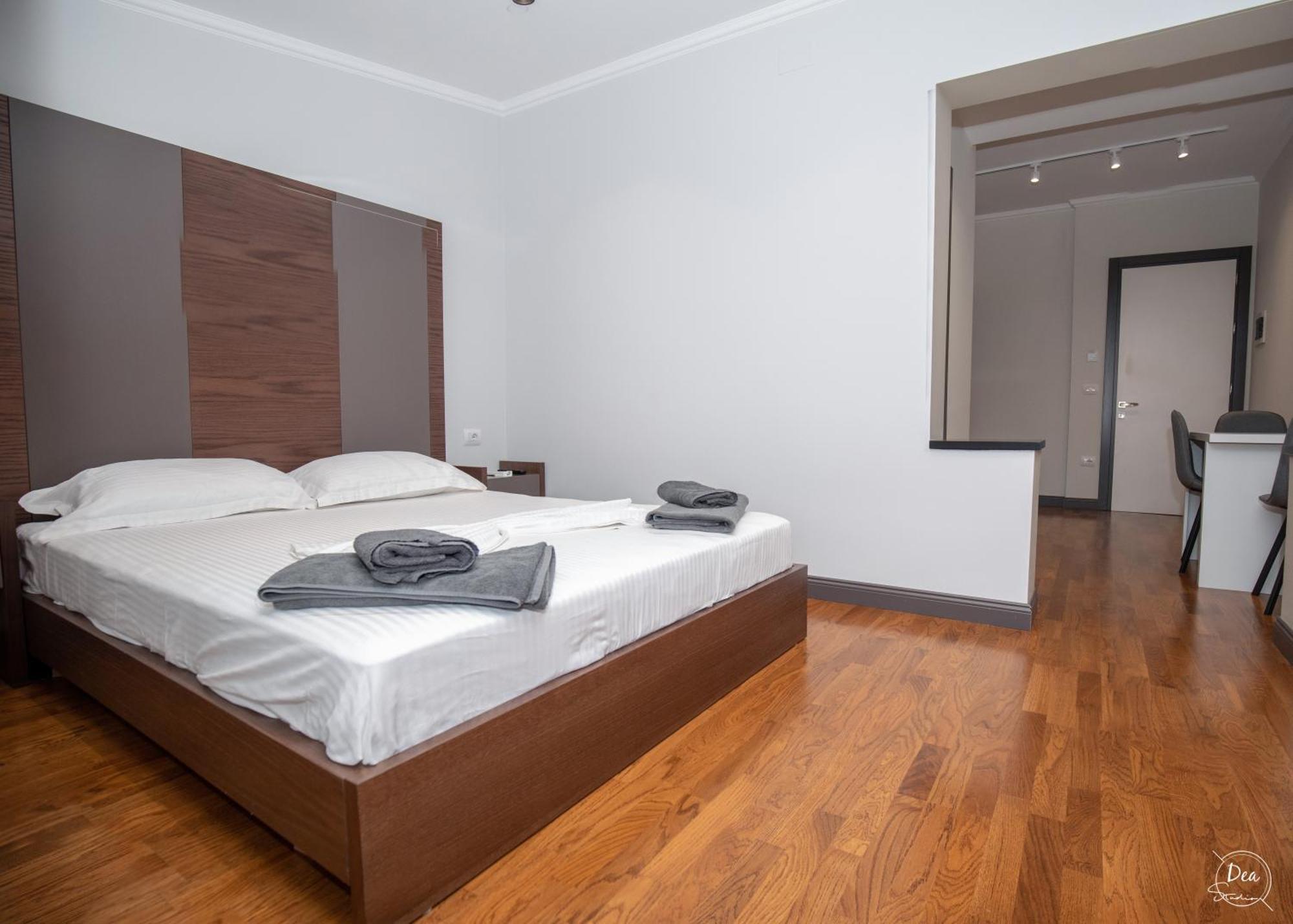 Suite Terrace Rooms & Apartments Korce Esterno foto
