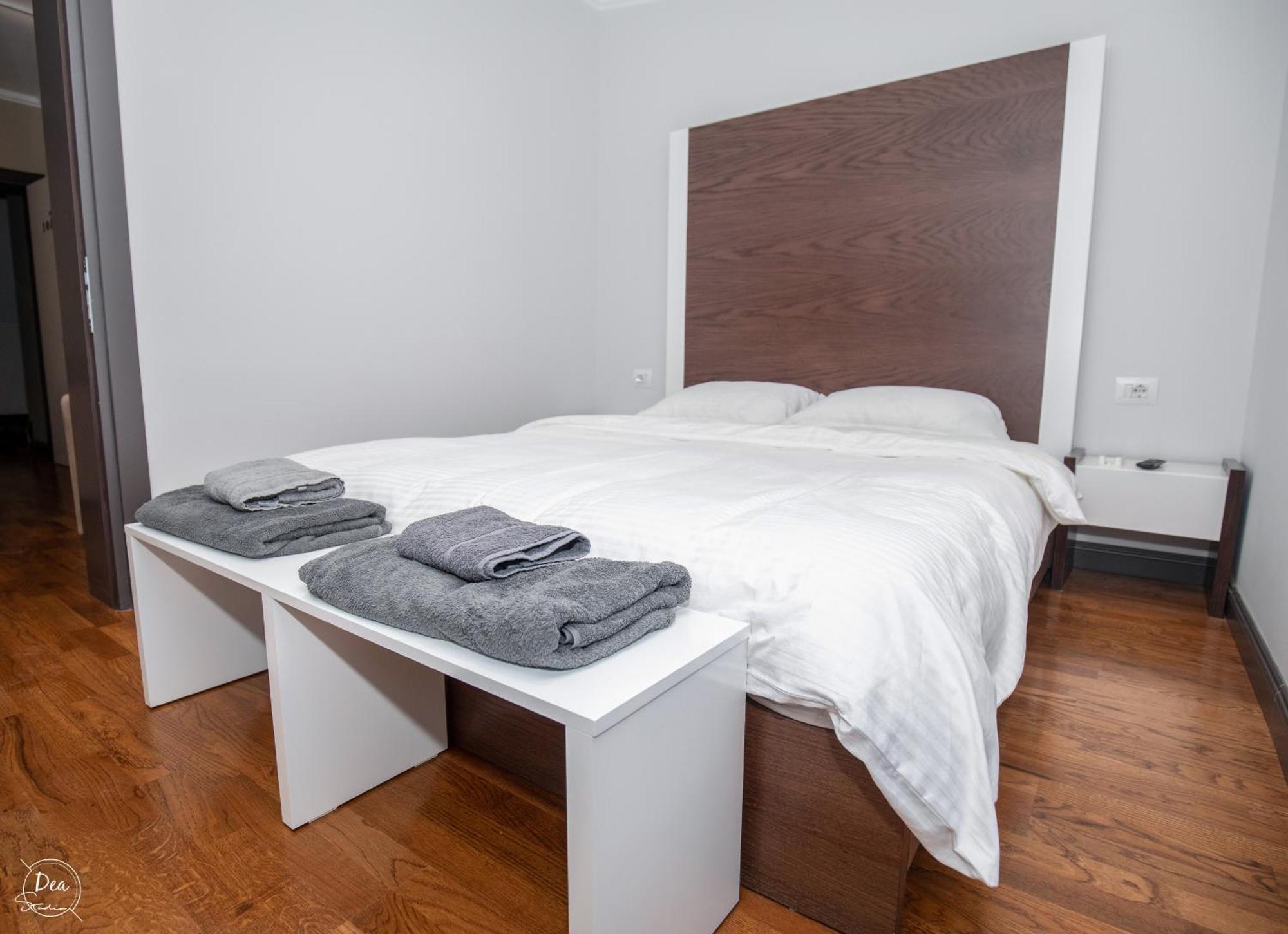 Suite Terrace Rooms & Apartments Korce Esterno foto