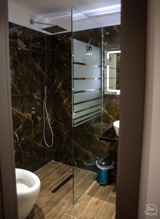 Suite Terrace Rooms & Apartments Korce Esterno foto