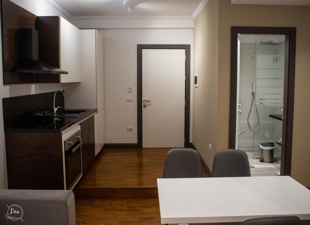 Suite Terrace Rooms & Apartments Korce Esterno foto